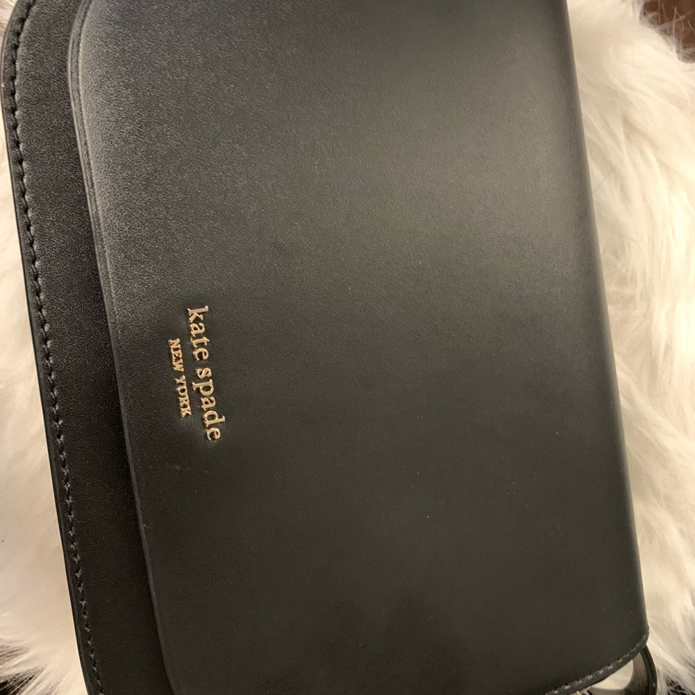 Med flap shoulder bag
